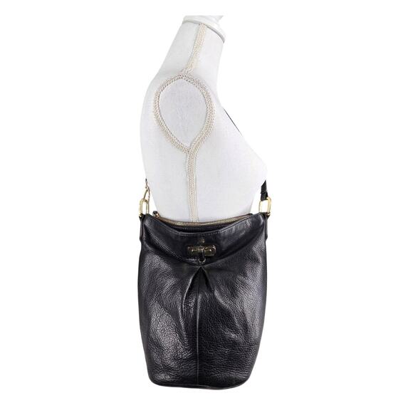 B. MAKOWSKY WOMEN’S BLACK LEATHER CROSSBODY BUCKET HOBO PURSE — STYLE A226297 - Picture 1 of 16